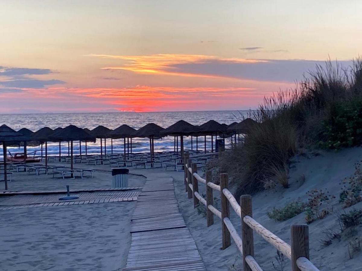 Toscana Charme Resort Tirrenia Kültér fotó Sunset at Sabinillas