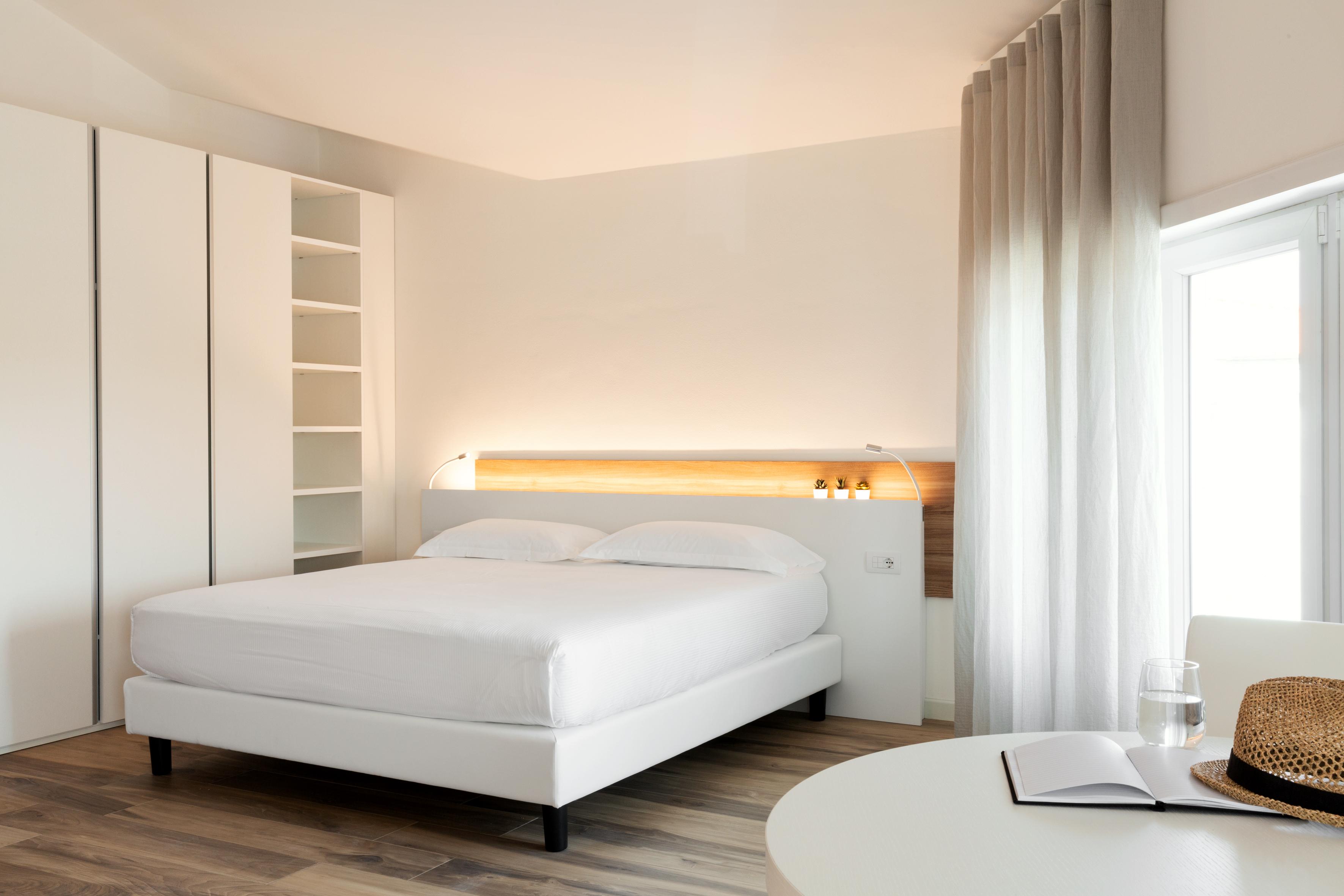 Toscana Charme Resort Tirrenia Kültér fotó A room at the hotel