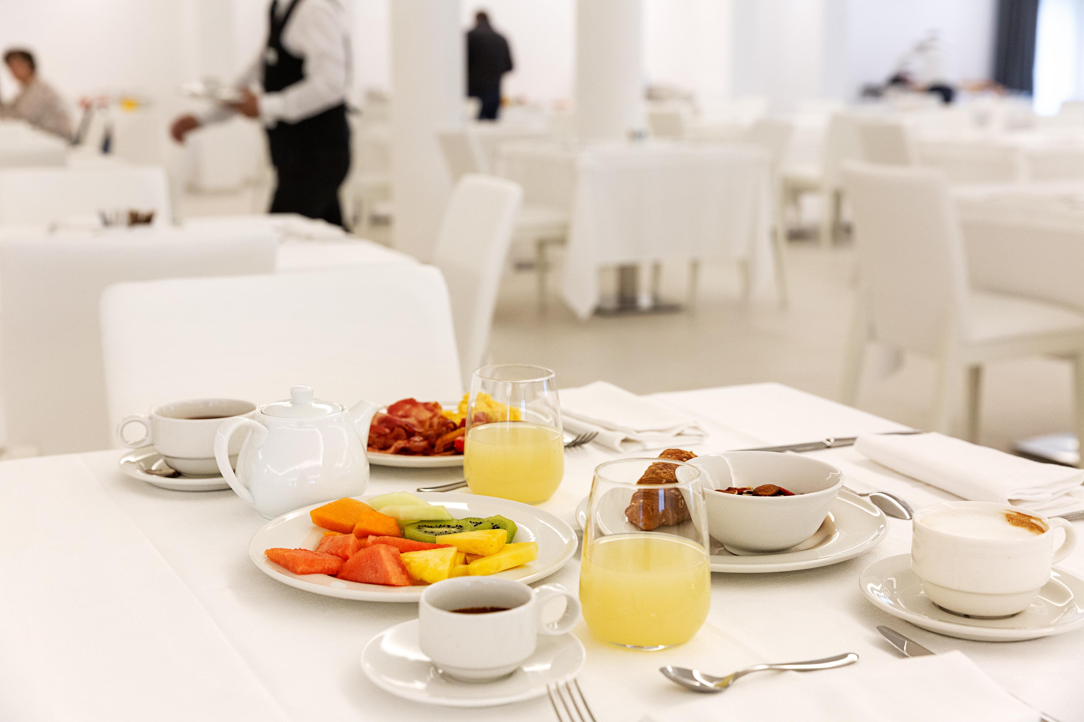Toscana Charme Resort Tirrenia Kültér fotó A breakfast buffet
