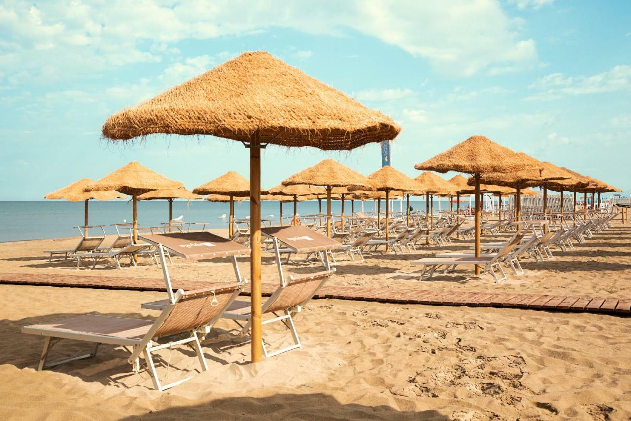 Toscana Charme Resort Tirrenia Kültér fotó Beach in Calpe